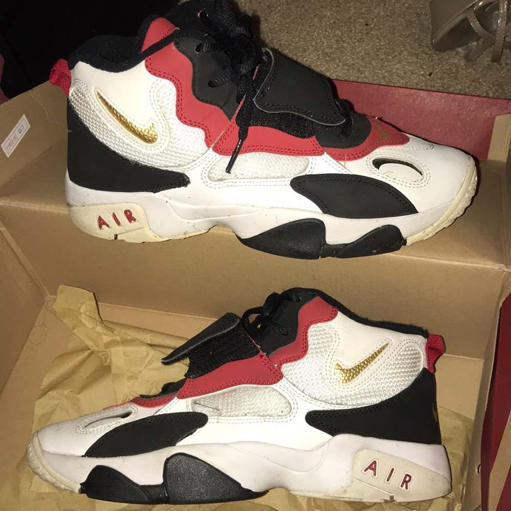 Boys Nike’s size 6.5